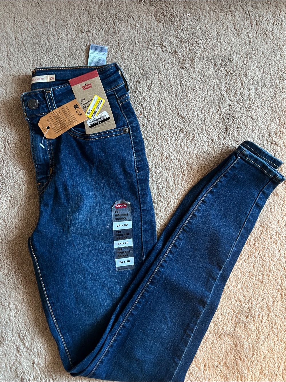 Levi's Skinny Jeans in Dark Blue Wash 24x30